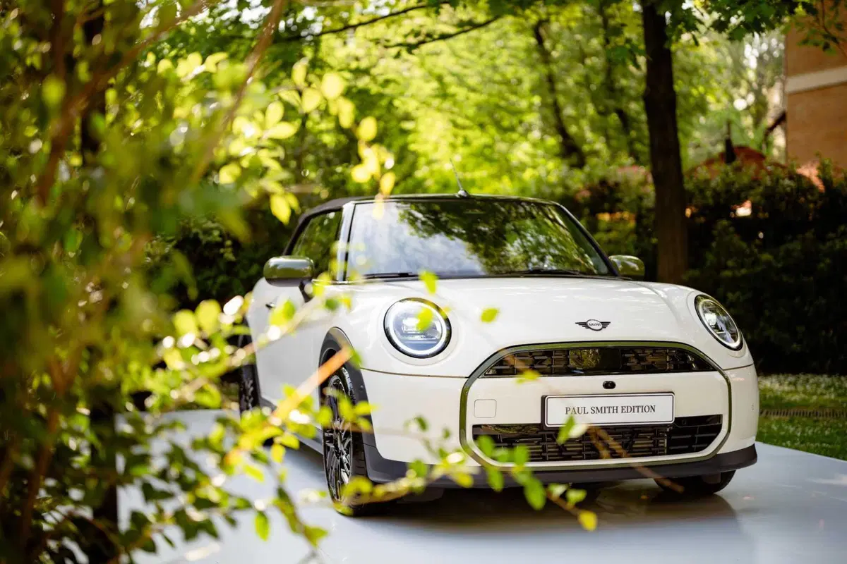 MINI Paul Smith Edition debutta al Salone del Mobile 2026: viaggio sensoriale a Palazzo Borromeo d'Adda (20)
