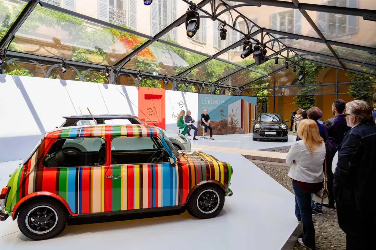 MINI Paul Smith Edition debutta al Salone del Mobile 2026: viaggio sensoriale a Palazzo Borromeo d'Adda (29)