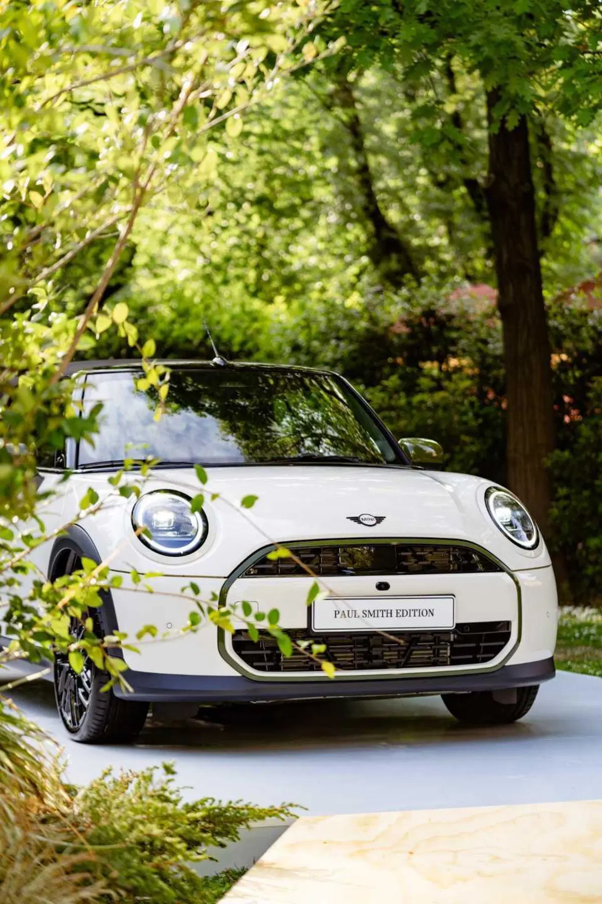 MINI Paul Smith Edition debutta al Salone del Mobile 2026: viaggio sensoriale a Palazzo Borromeo d'Adda (32)