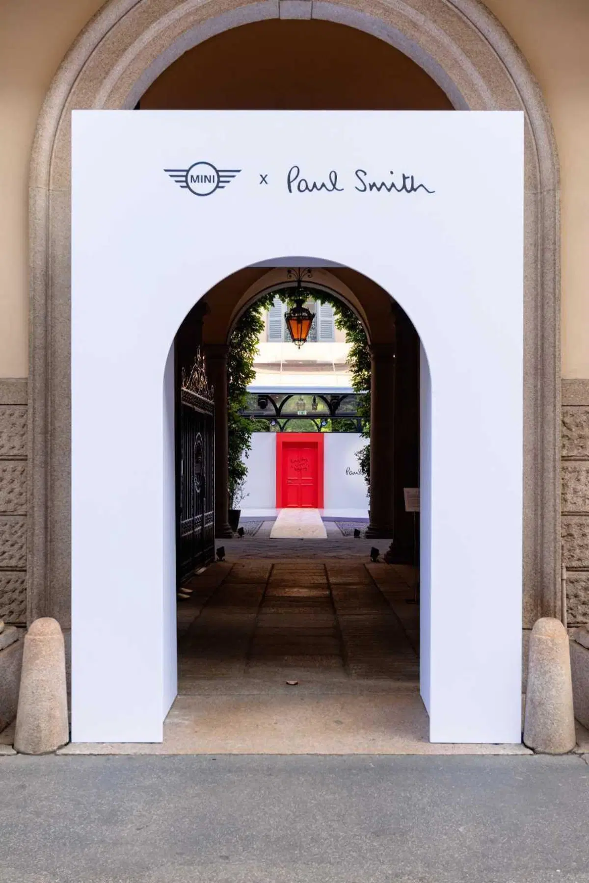 MINI Paul Smith Edition debutta al Salone del Mobile 2026: viaggio sensoriale a Palazzo Borromeo d'Adda (49)