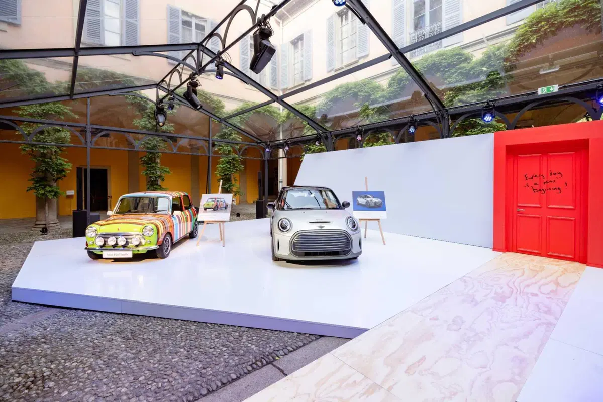 MINI Paul Smith Edition debutta al Salone del Mobile 2026: viaggio sensoriale a Palazzo Borromeo d'Adda (51)