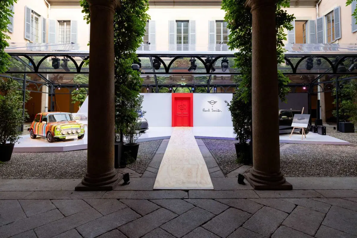 MINI Paul Smith Edition debutta al Salone del Mobile 2026: viaggio sensoriale a Palazzo Borromeo d'Adda (53)