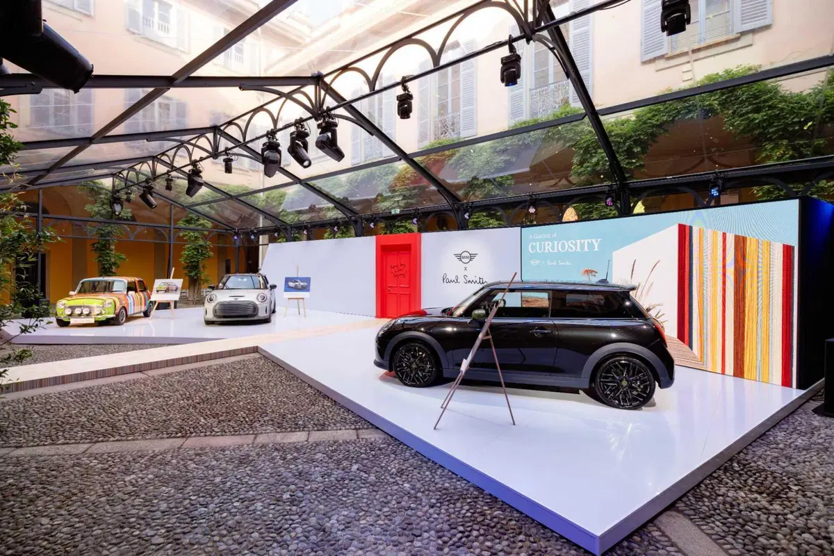 MINI Paul Smith Edition debutta al Salone del Mobile 2026: viaggio sensoriale a Palazzo Borromeo d'Adda (59)
