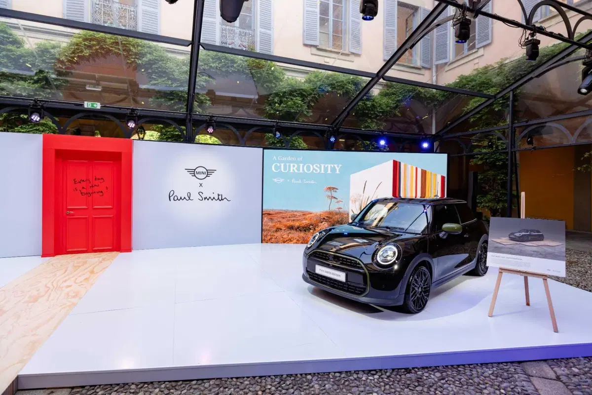 MINI Paul Smith Edition debutta al Salone del Mobile 2026: viaggio sensoriale a Palazzo Borromeo d'Adda (61)