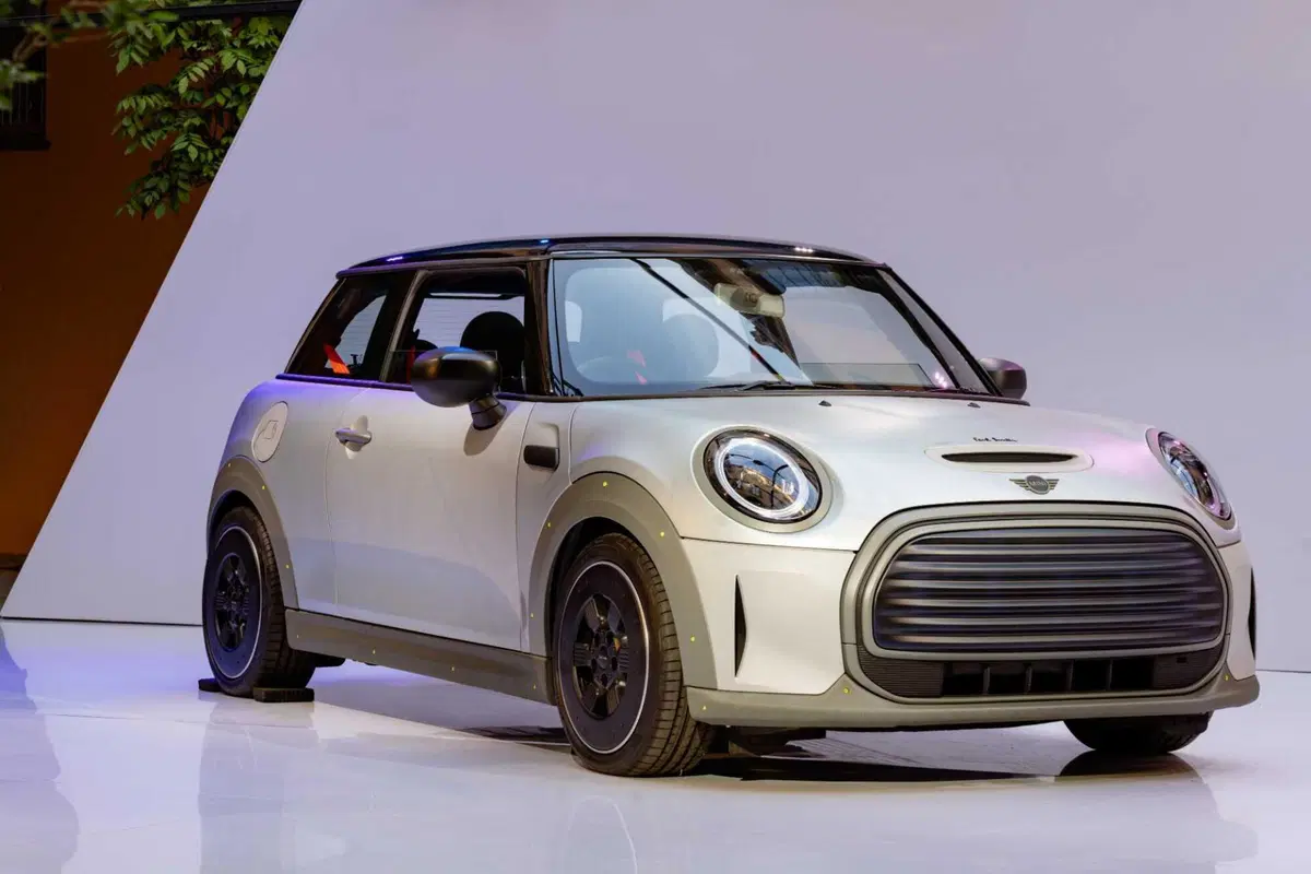 MINI Paul Smith Edition debutta al Salone del Mobile 2026: viaggio sensoriale a Palazzo Borromeo d'Adda (67)