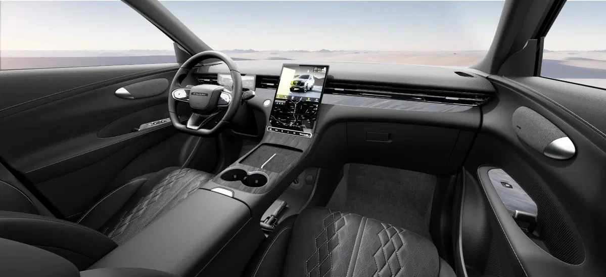 Lepas L6 debutta a Milano: il SUV plug-in hybrid da 1.200 km di autonomia sfida il segmento compatto (3)