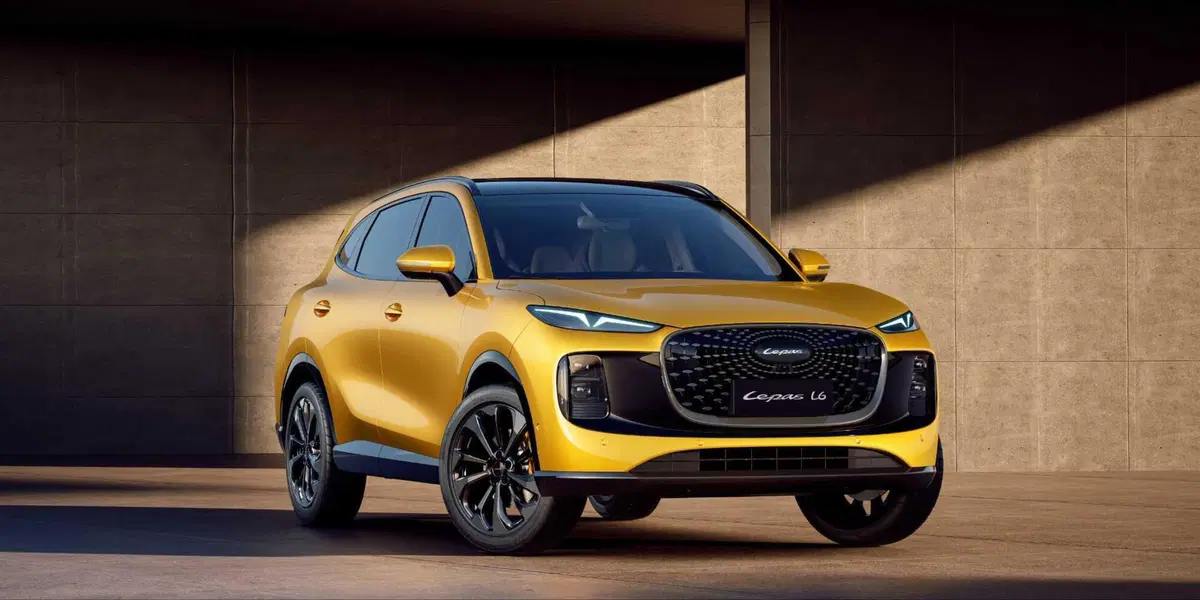 Lepas L6 debutta a Milano: il SUV plug-in hybrid da 1.200 km di autonomia sfida il segmento compatto (8)