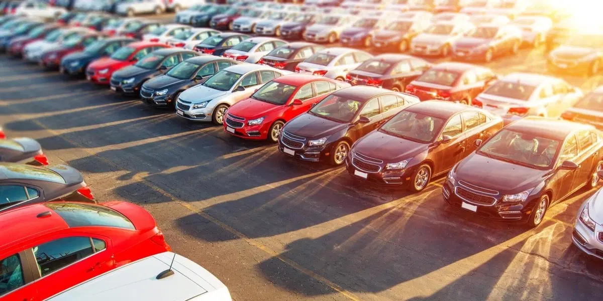 Usato auto, la benzina si riprende lo scettro: a febbraio 2026 il mercato respira ma c'&egrave; un trucco