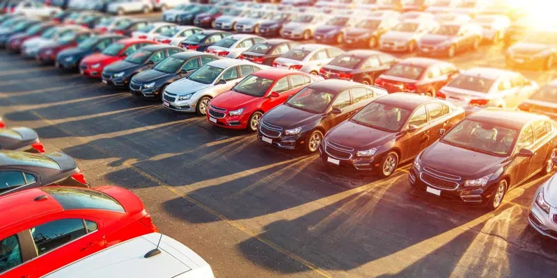 Usato auto, la benzina si riprende lo scettro: a febbraio 2026 il mercato respira ma c'&egrave; un trucco