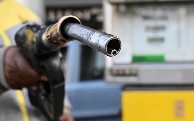 Fai il pieno dove costa meno? Ecco cosa potrebbero davvero averti messo nel serbatoio