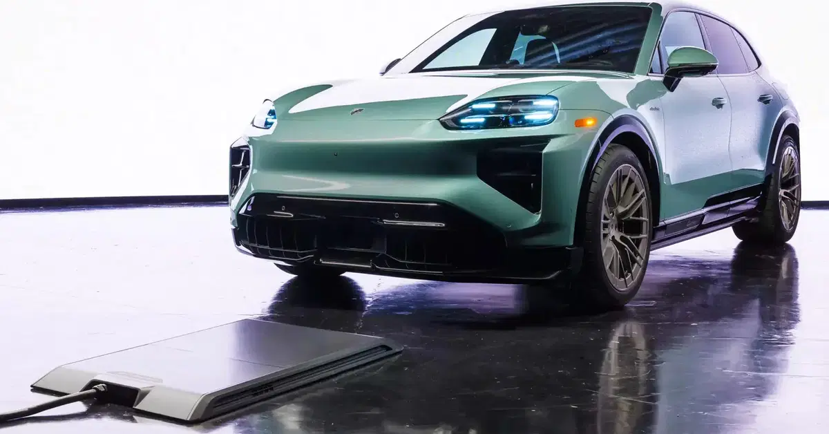 La nuova ricarica wireless per la Porsche Cayenne elettrica &egrave; veloce quanto costosa: ecco cosa sappiamo