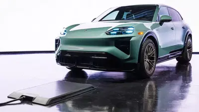 La nuova ricarica wireless per la Porsche Cayenne elettrica &egrave; veloce quanto costosa: ecco cosa sappiamo