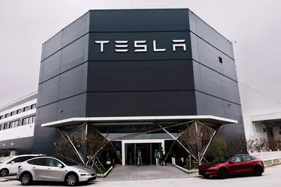 Mercato auto europeo, boom dell&rsquo;elettrico a marzo 2026: vendite in crescita e nuovi equilibri tra i costruttori
