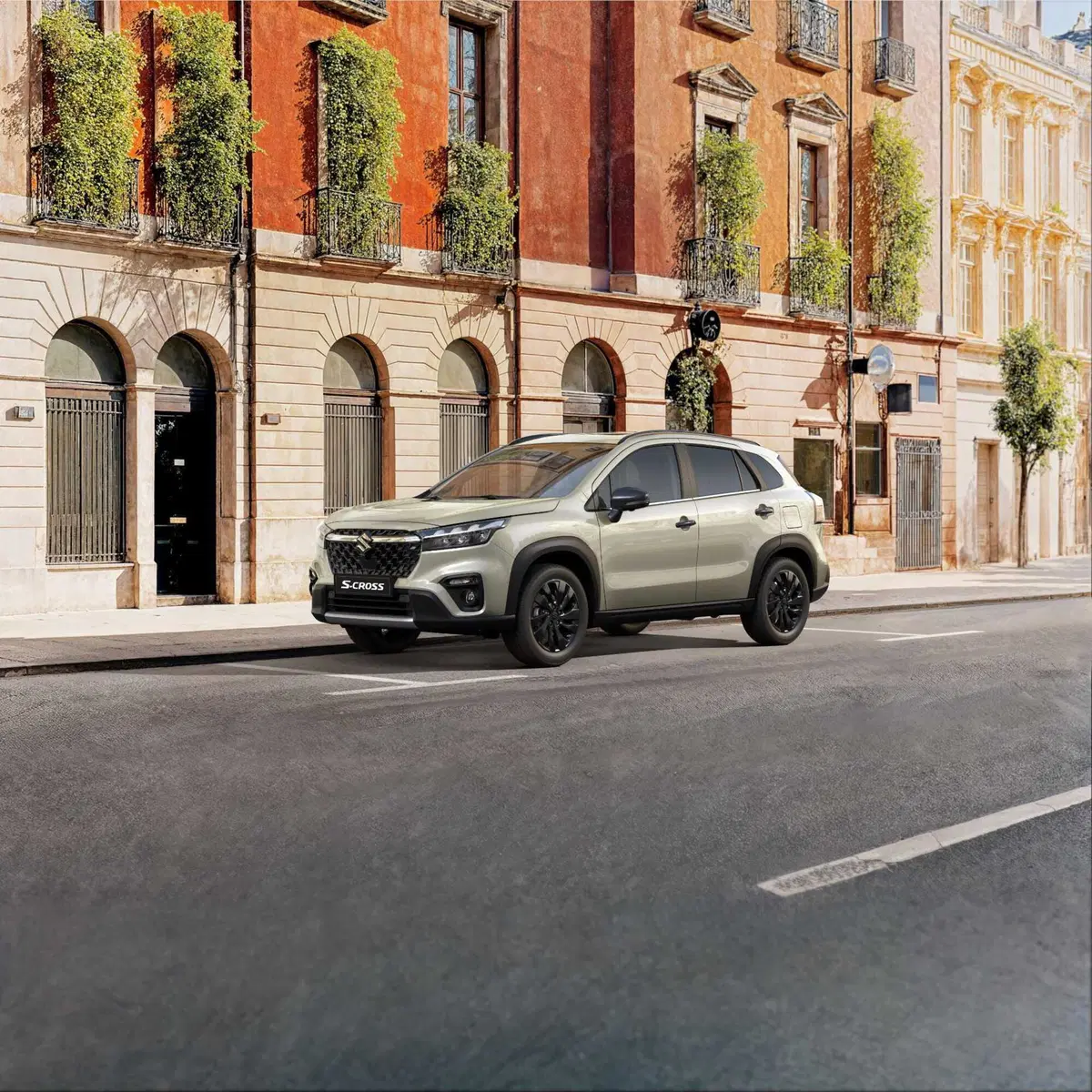 Suzuki KURO, il nero diventa manifesto: Vitara e S-Cross Hybrid cambiano pelle e partono da 25.850 euro (8)