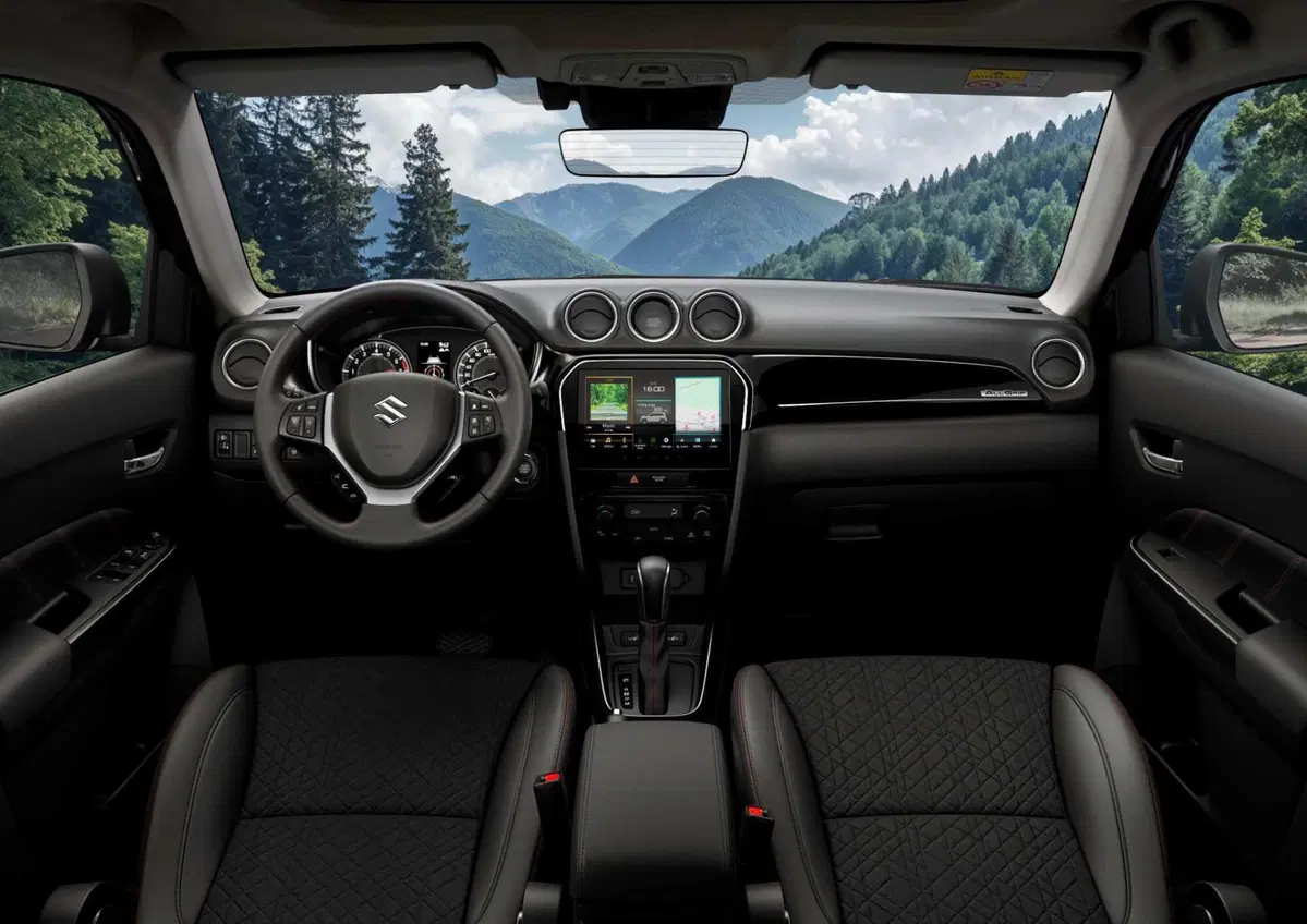 Suzuki KURO, il nero diventa manifesto: Vitara e S-Cross Hybrid cambiano pelle e partono da 25.850 euro (17)