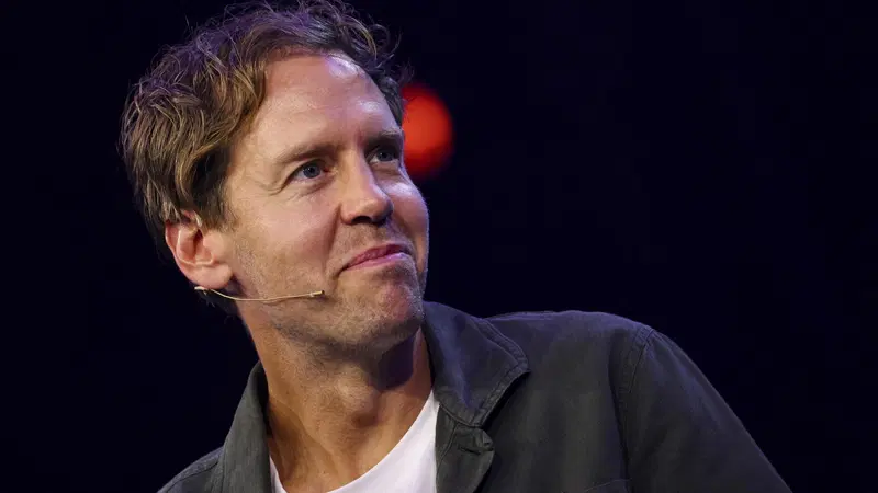 &ldquo;Il DNA della F1 &egrave; in pericolo&rdquo;: Vettel durissimo sul 2026, &egrave; rivolta insieme a Verstappen