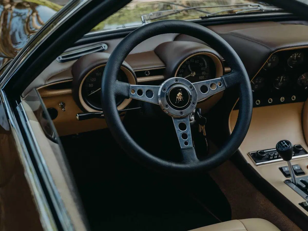 Abitacolo Lamborghini Miura SV (9)