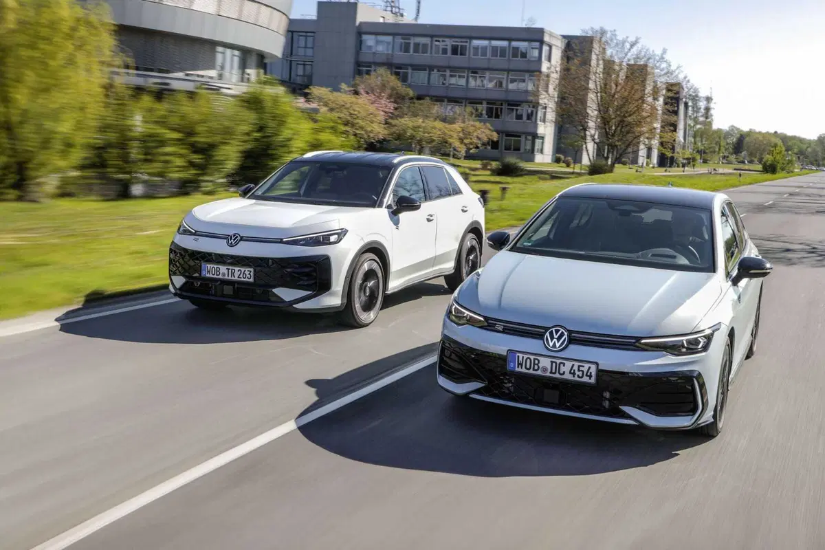 Volkswagen Golf e T-Roc full hybrid: due motori elettrici e un 1.5 TSI per dire addio ai cavi di ric (4)