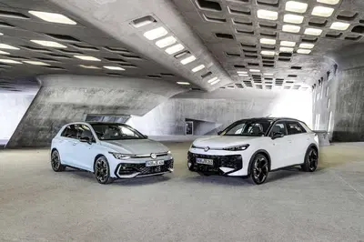 Volkswagen Golf e T-Roc full hybrid: due motori elettrici e un 1.5 TSI per dire addio ai cavi di ricarica