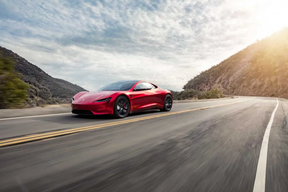Tesla Roadster, Musk: «Sarà l'ultima auto che potrai davvero guidare». Peccato che non esista ancora (2)