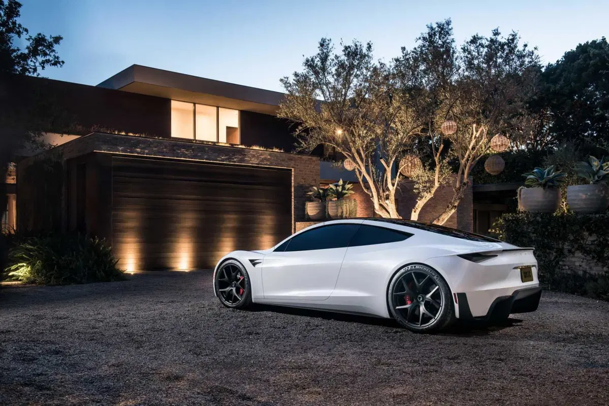 Tesla Roadster, Musk: «Sarà l'ultima auto che potrai davvero guidare». Peccato che non esista ancora (3)