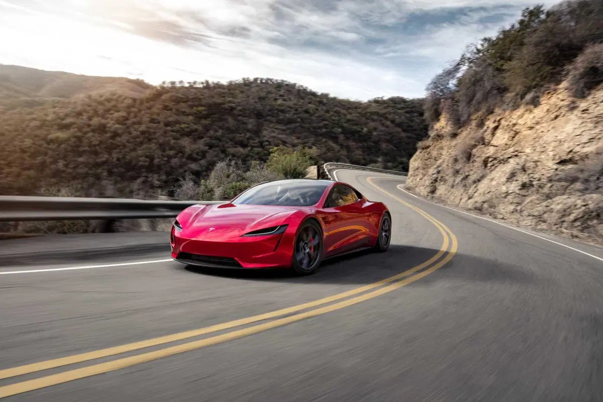 Tesla Roadster, Musk: «Sarà l'ultima auto che potrai davvero guidare». Peccato che non esista ancora (6)