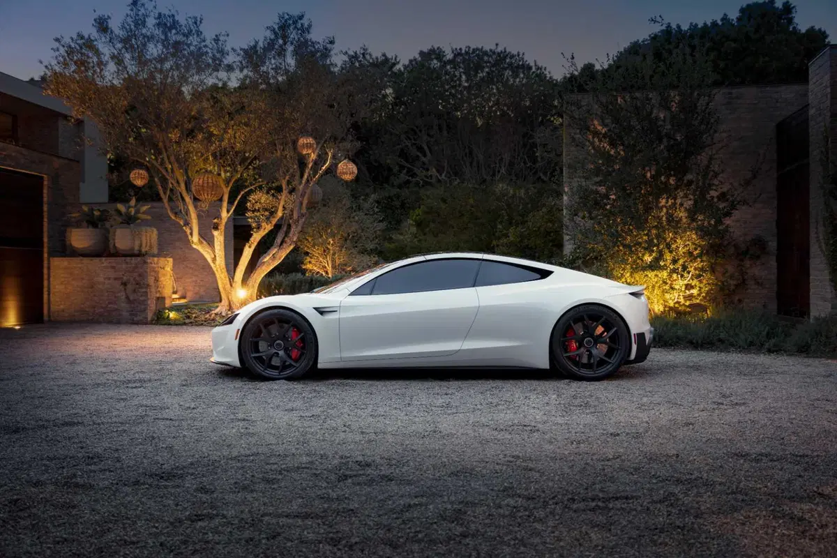 Tesla Roadster, Musk: «Sarà l'ultima auto che potrai davvero guidare». Peccato che non esista ancora (12)