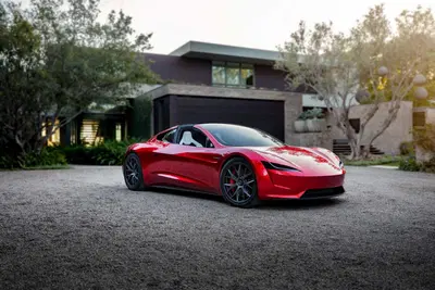 Tesla Roadster, Musk: &laquo;Sar&agrave; l'ultima auto che potrai davvero guidare&raquo;. Peccato che non esista ancora