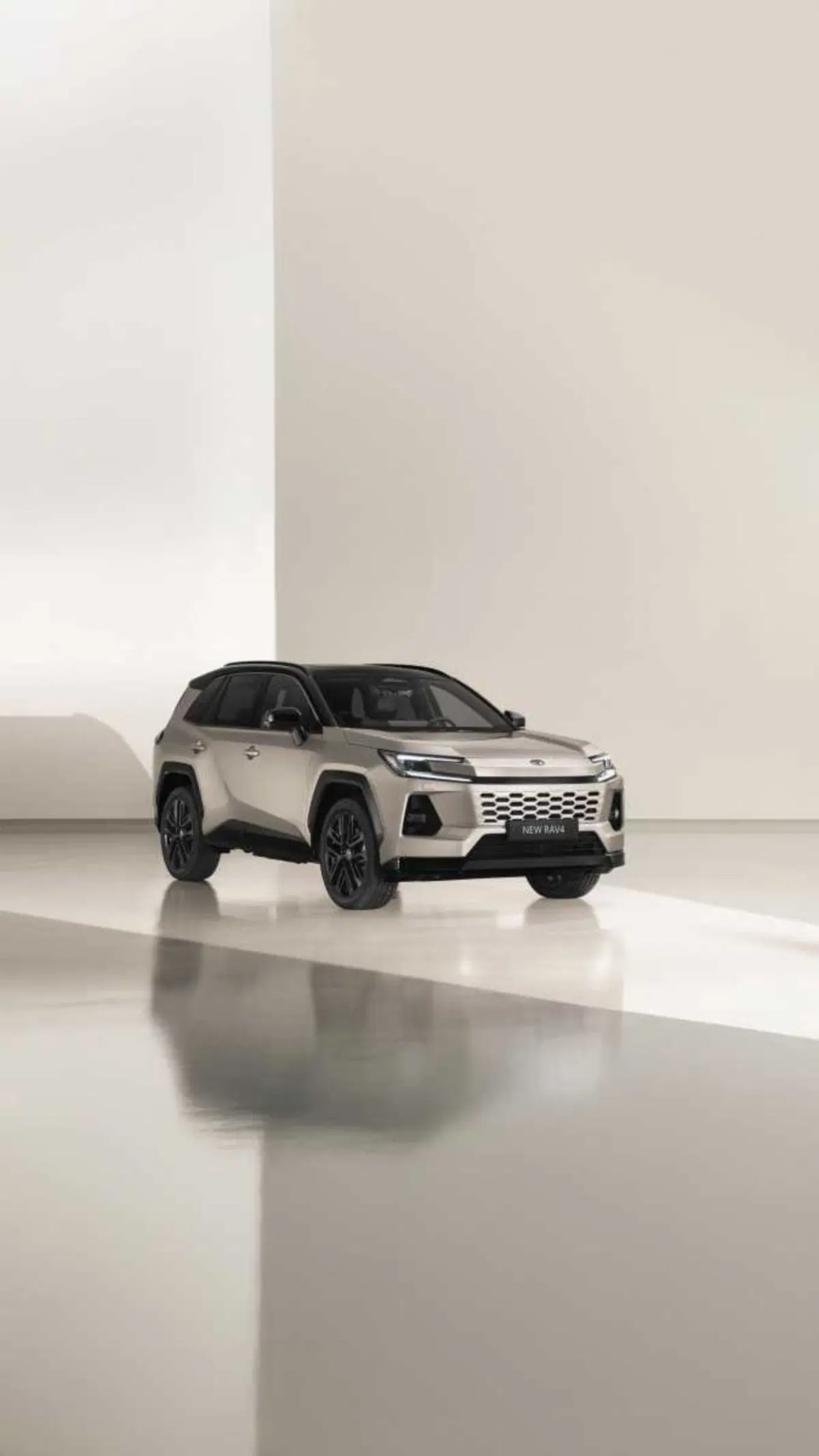 Toyota RAV4 2026: la nuova generazione ibrida arriva in Italia con 100 km di autonomia elettrica. Ordini aperti! (19)