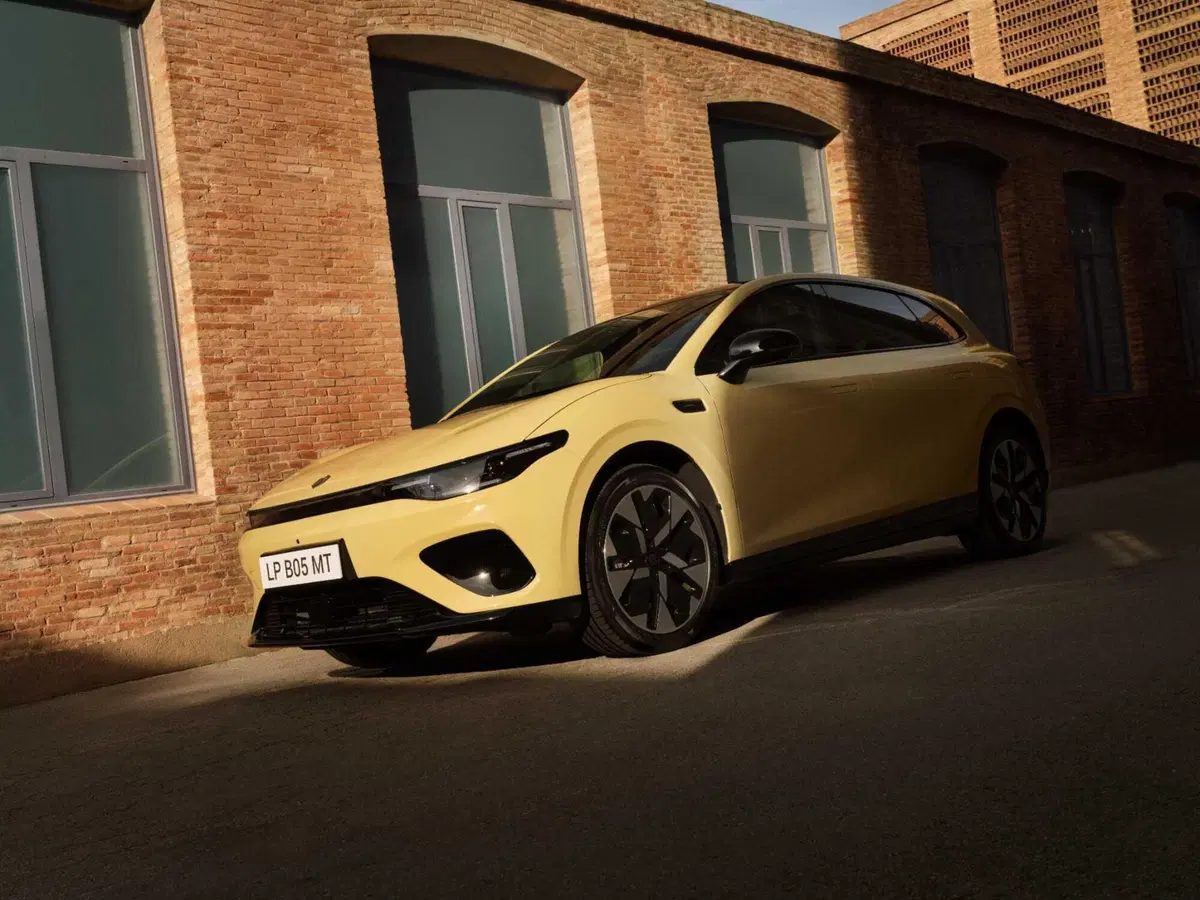 Leapmotor B05 sbarca in Italia da 22.900 euro: 218 CV, trazione posteriore e batteria nel telaio per spaventare ID.3 e MG4 (3)
