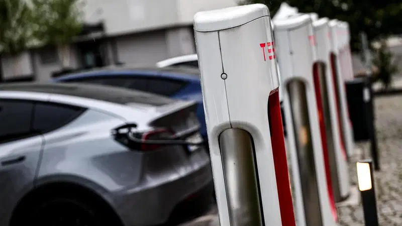 Con la guerra in Iran aumentano le vendite di EV: cos&igrave; l'Austria &egrave; diventato il &ldquo;laboratorio europeo&rdquo; delle auto elettriche