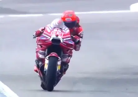 Pole di Marc Márquez su pista umida! Secondo Zarco, quarto Bezzecchi [CLASSIFICA]
