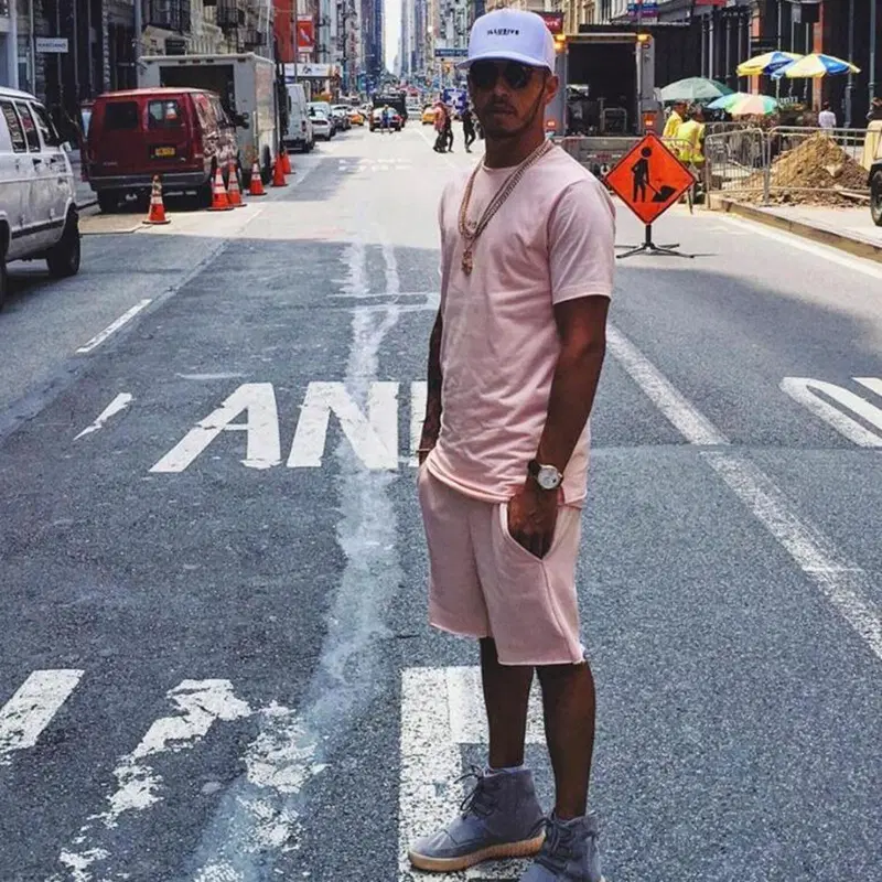 l'iridato F1 Hamilton in agosto non corre ma visita New York