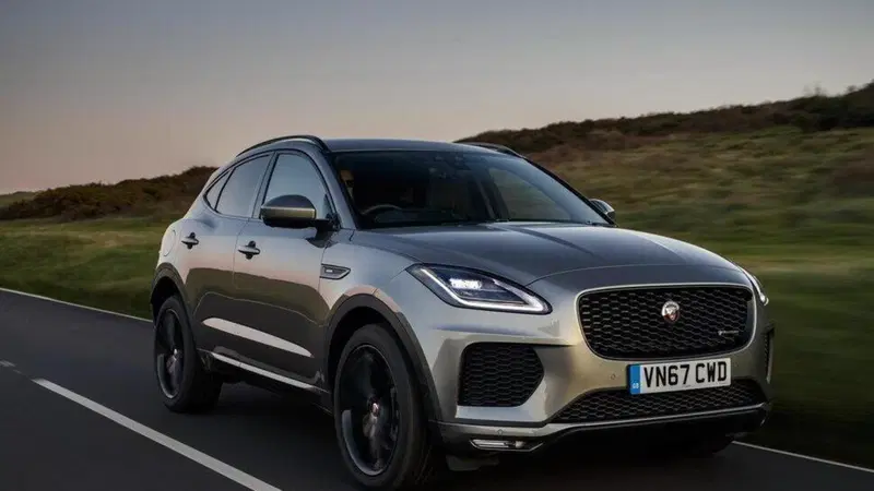 Jaguar E-Pace: comprarne una con il programma Approved