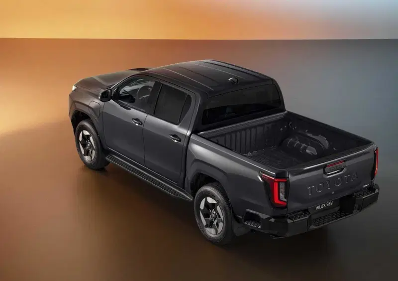 Toyota Hilux (2026-->>) (3)