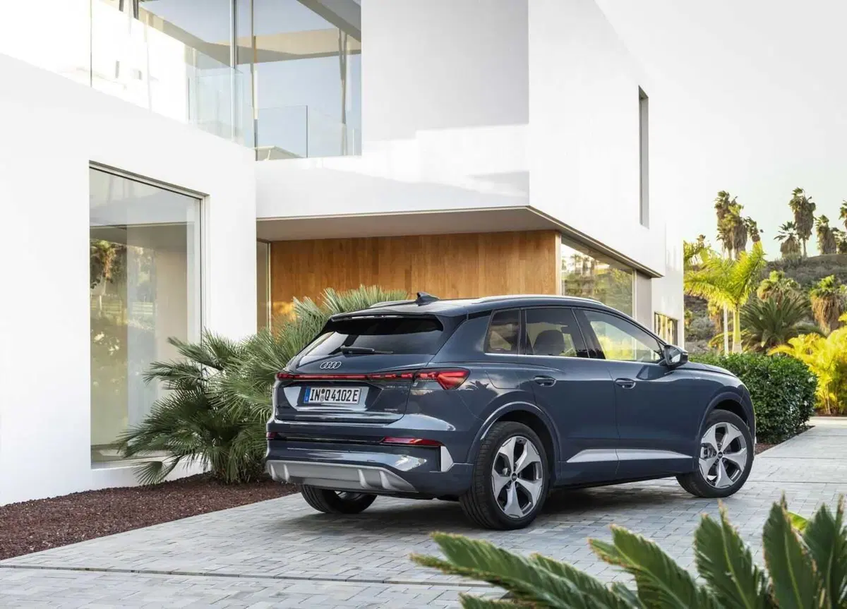 Audi Q4 e-tron, l'aggiornamento la trasforma: 592 km di autonomia e ricarica bidirezionale (15)