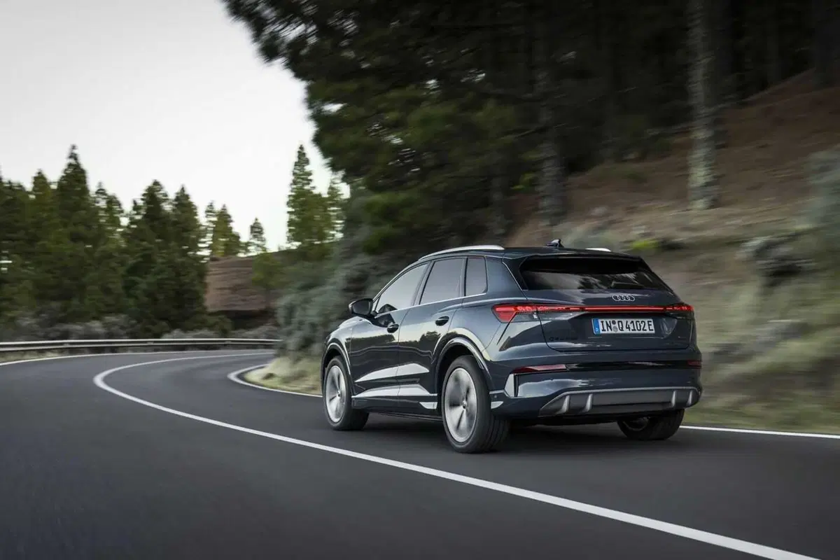 Audi Q4 e-tron, l'aggiornamento la trasforma: 592 km di autonomia e ricarica bidirezionale (24)