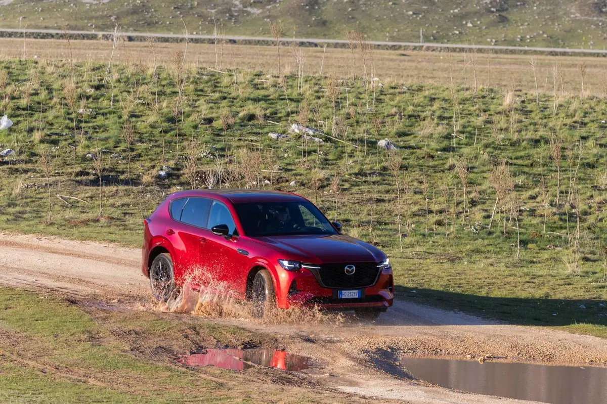 Mazda CX-60 2026: può un SUV farti davvero godere alla guida? La risposta è sì, e ora va ancora meglio
