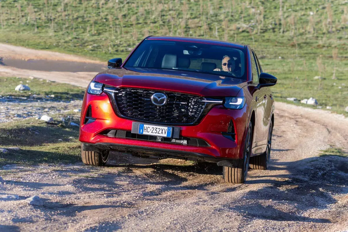 Mazda CX-60 2026: può un SUV farti davvero godere alla guida? La risposta è sì, e ora va ancora meglio (2)
