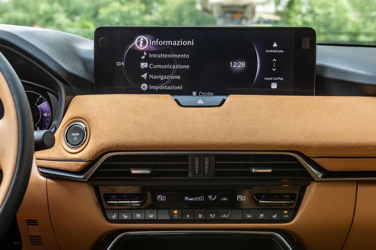 Mazda CX-60 2026: può un SUV farti davvero godere alla guida? La risposta è sì, e ora va ancora meglio (5)