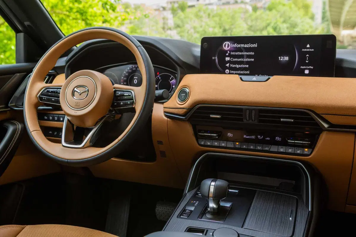 Mazda CX-60 2026: può un SUV farti davvero godere alla guida? La risposta è sì, e ora va ancora meglio (17)
