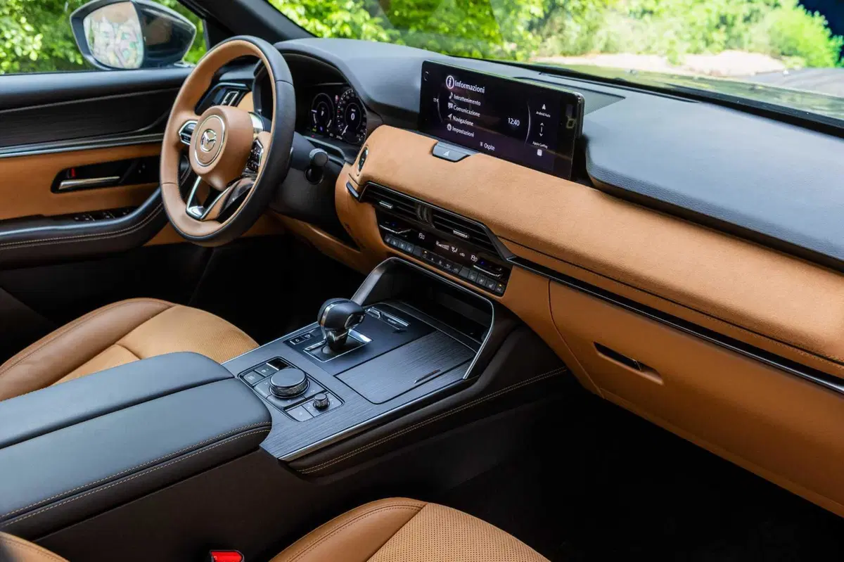 Mazda CX-60 2026: può un SUV farti davvero godere alla guida? La risposta è sì, e ora va ancora meglio (18)