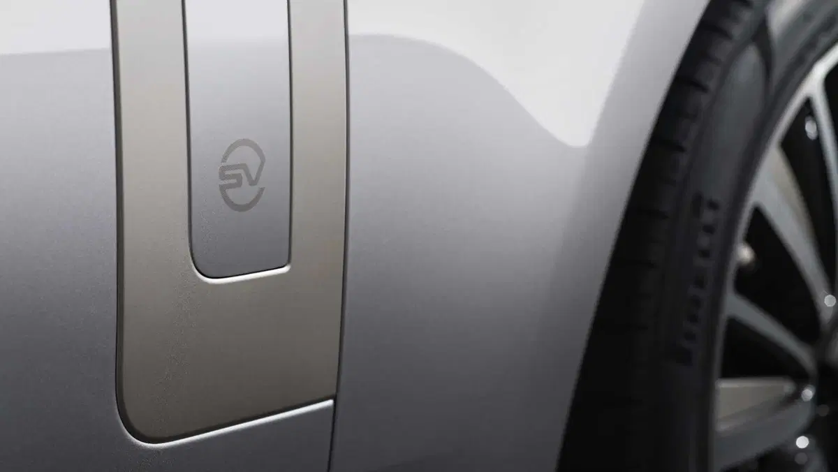 Range Rover SV Ultra, il SUV più lussuoso di sempre porta in auto una tecnologia audio mai vista prima (4)