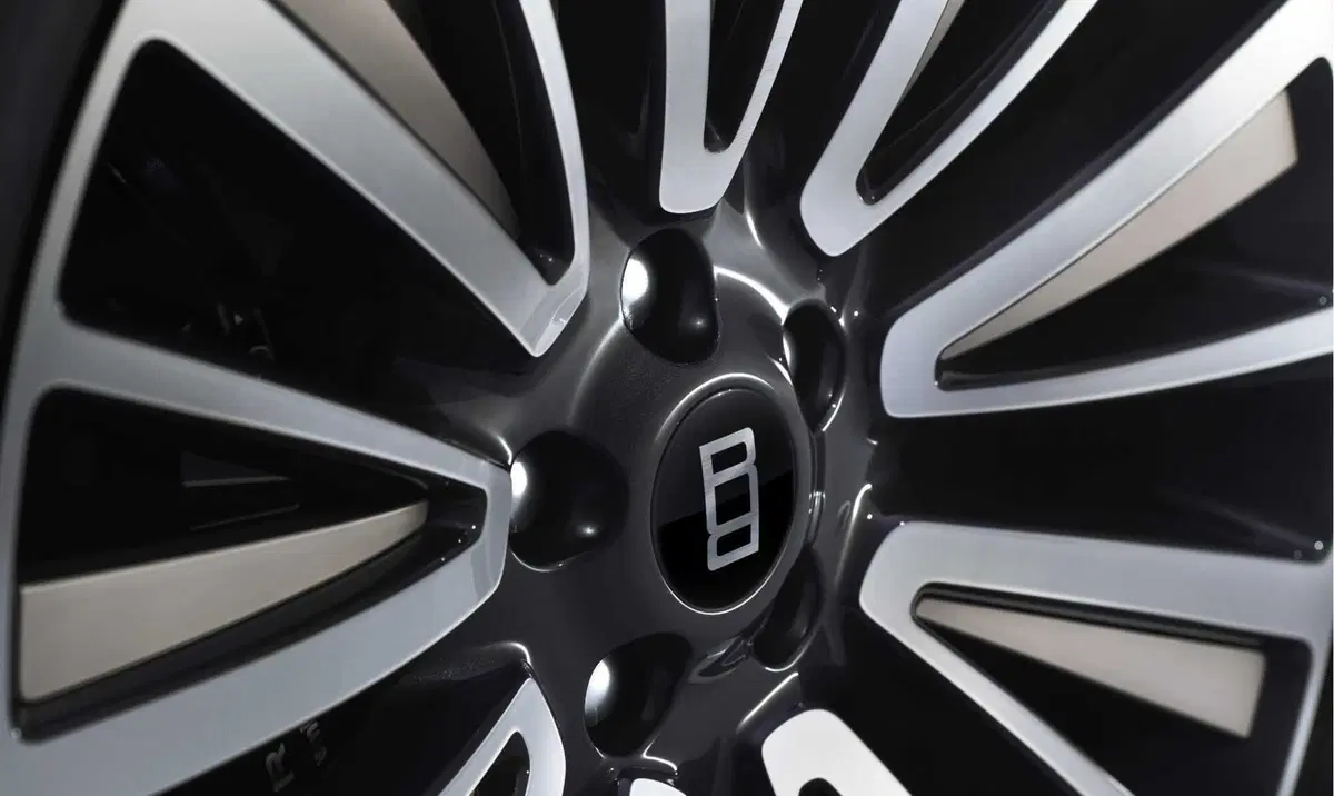 Range Rover SV Ultra, il SUV più lussuoso di sempre porta in auto una tecnologia audio mai vista prima (10)
