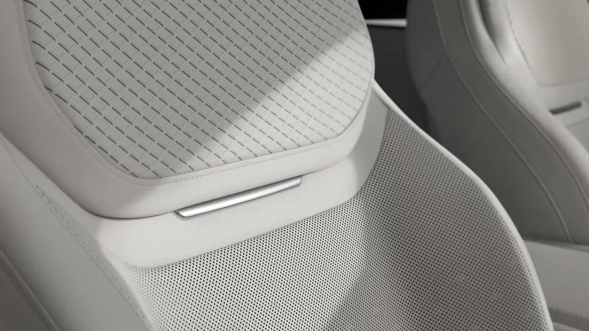 Range Rover SV Ultra, il SUV più lussuoso di sempre porta in auto una tecnologia audio mai vista prima (18)