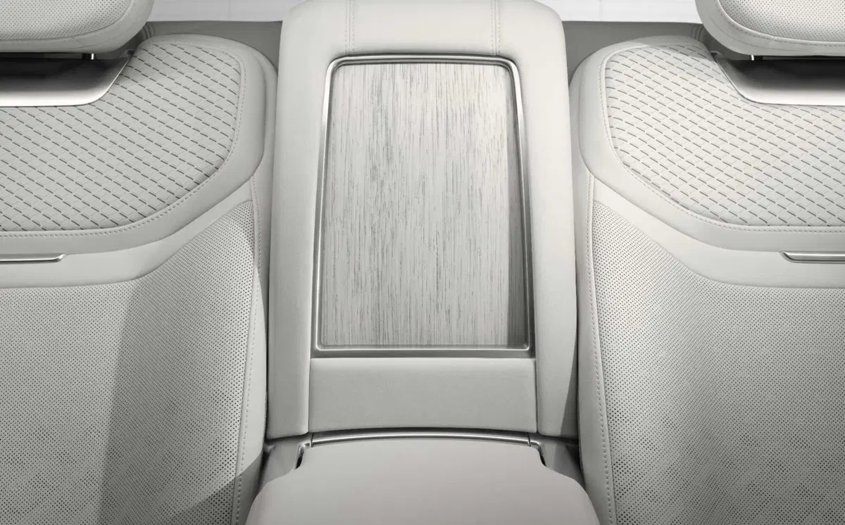Range Rover SV Ultra, il SUV più lussuoso di sempre porta in auto una tecnologia audio mai vista prima (25)