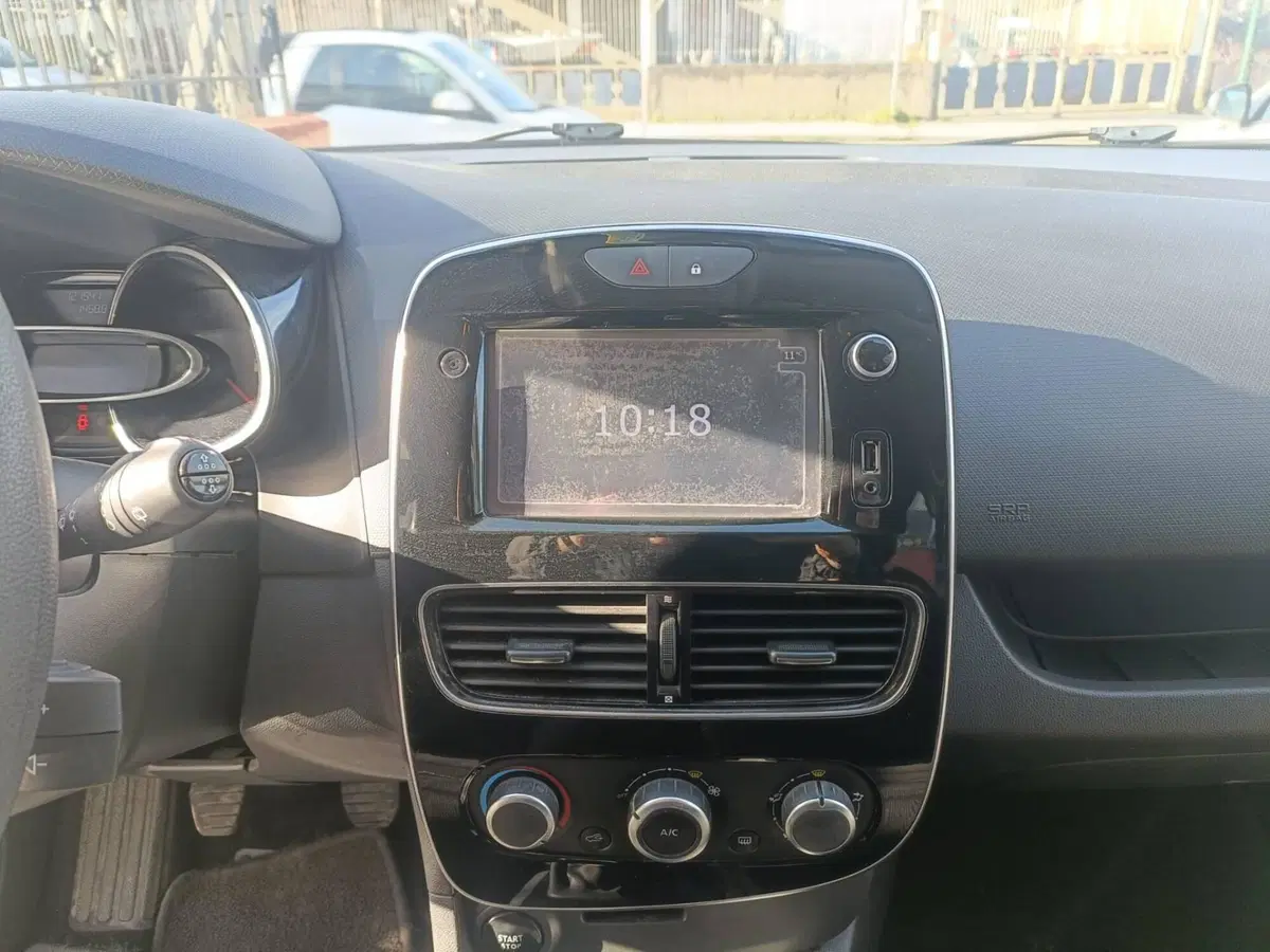 Renault Clio usata a Napoli (8)