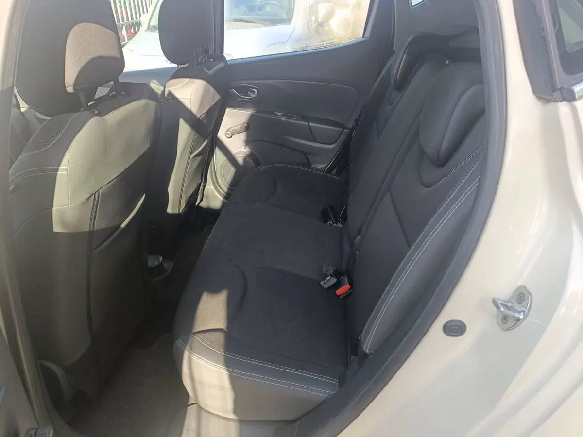 Renault Clio usata a Napoli (19)
