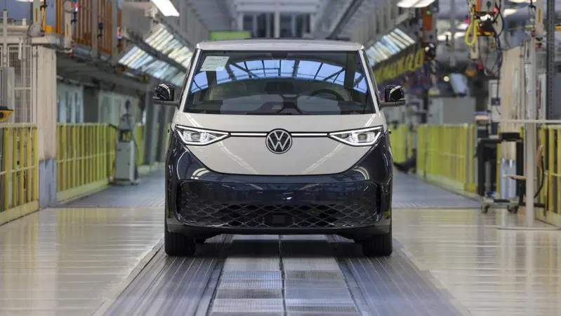 Volkswagen, primo trimestre 2026 in calo, il CEO Blume: "Guerre, dazi, tensioni geopolitiche e regolamentazioni pi&ugrave; severe stanno creando grossi ostacoli"