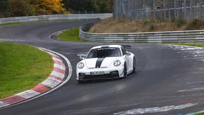 Porsche 911 GT3 con Manthey Kit, G&uuml;ven sfiora il tempo della RS al N&uuml;rburgring: cinesi staccati di 14 secondi
